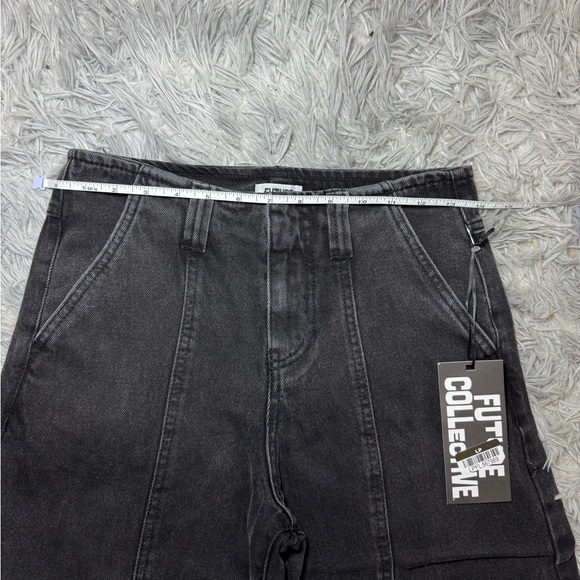 NWT Future Collective Mid-Rise Barrel Leg Jeans - Black Wash size 0 - Picture 6 of 6